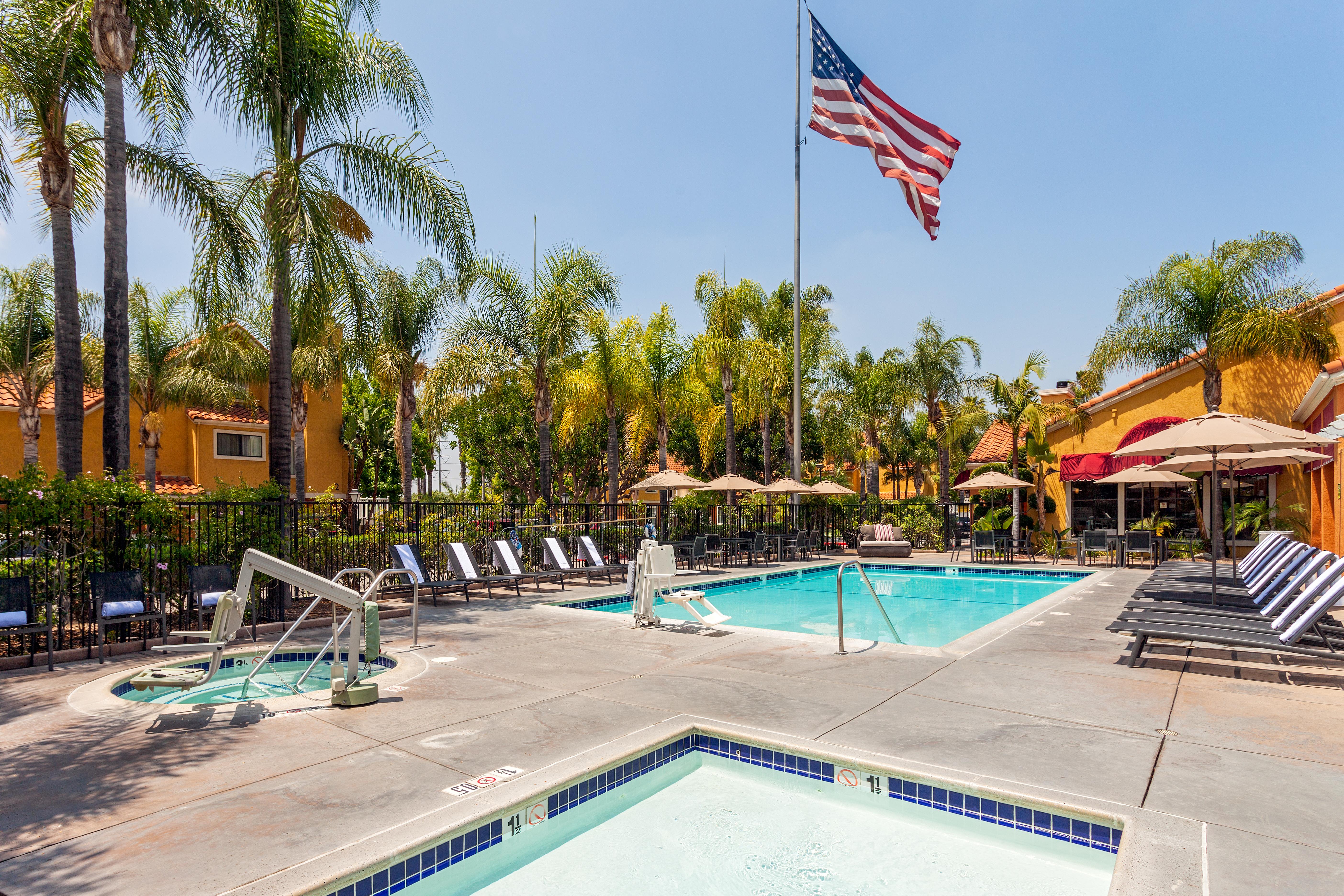 Clementine & Hotel Anaheim